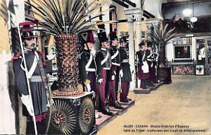 15- Alger - Salle du Trone - Uniformes des Corps du debarquement